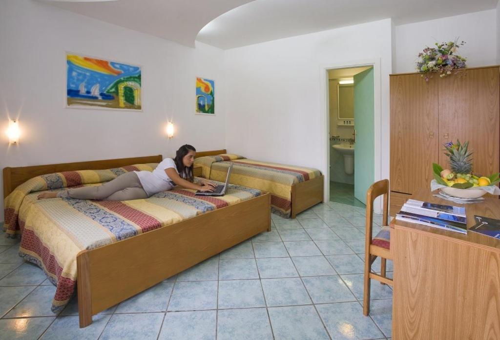 Albergo Villa Hibiscus Forio di Ischia Pokój zdjęcie